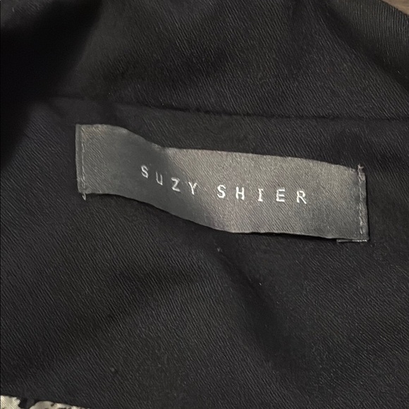 Suzy Shier Black Blazer with Animal Print Lining size small - Picture 2 of 6